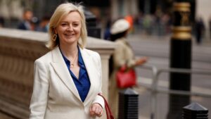  Liz Truss pledges civil service pay shake-up