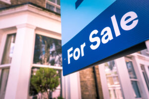  UK house prices fall by £5,000 in August