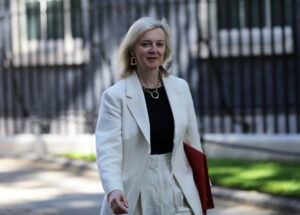  Liz Truss weighs up £100bn plan to freeze record energy bills