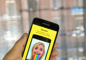  Snapchat firm cuts 1,300 staff in face of advertising downturn