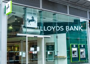  Lloyds bank predicts 8% fall in house prices as its profits tumble