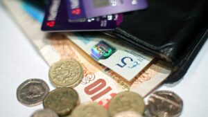  UK disposable incomes to fall by 3.8% in 2023