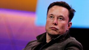  Musk asks Twitter users to decide if he should step down