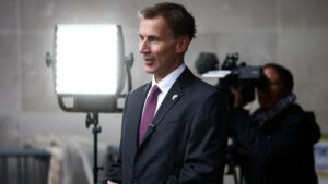  Bank of England Governor warns Hunt over City deregulation