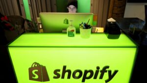  Shopify bans meetings of more than two people