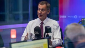  Jeremy Hunt announces extension to energy price guarantee