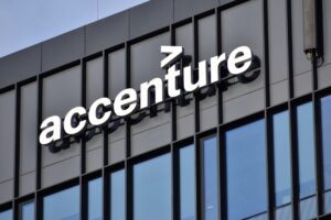  Accenture cuts 19,000 jobs on slowdown fears