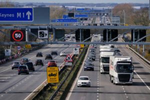  Rishi Sunak scraps plans for new smart motorways in England