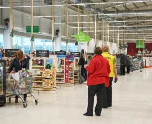  Asda consults on cutting pay for 7,000 workers