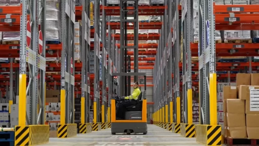  Lidl’s opens worlds largest warehouse in Bedfordshire