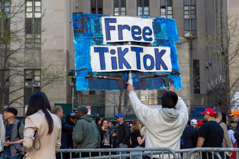  Trump Blames Biden for TikTok Ban Threat