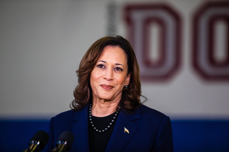  Caught in the Crossfire: Harris Detail Secret Service Agent in Pre-Flight Altercation