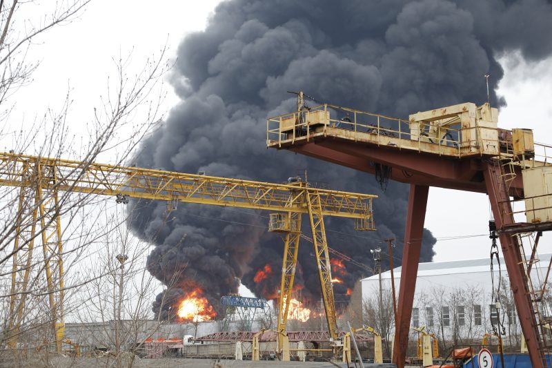  Ukraine’s Bold Moves: Deepening Tensions Between Russia and U.S. with Oil Refinery Attacks
