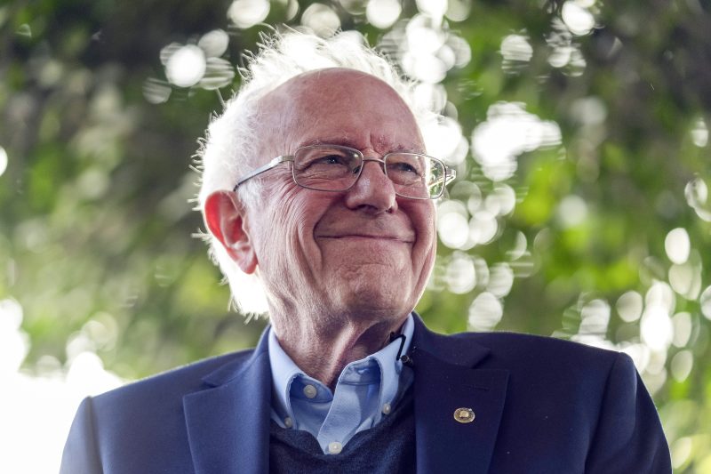  Bernie Sanders Aims to Elevate Biden and ‘the Squad’ in 2024