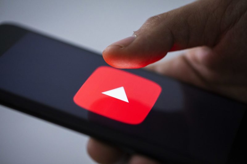  YouTube: The Ultimate Living Room Powerhouse – Will Media Companies Embrace or Resist?