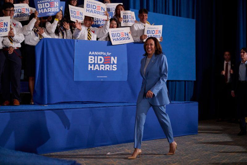  Kamala Harris Praises Biden and Launches High-Energy Campaign Kickoff in the Spotlight