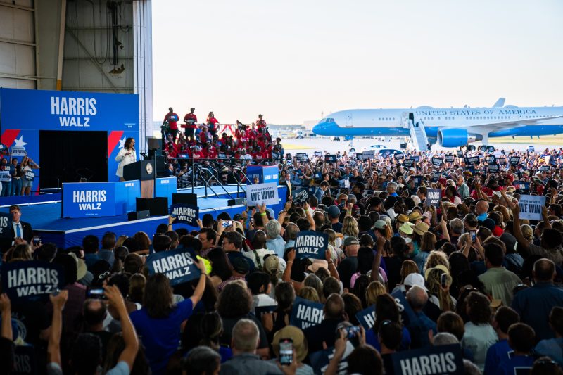  Trump’s Baseless Attack: Accusing Harris Campaign of Fake AI Crowd Images