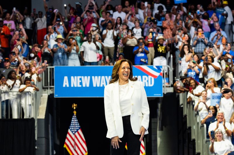  Kamala Harris Dominates in Fundraising Battle Against Donald Trump