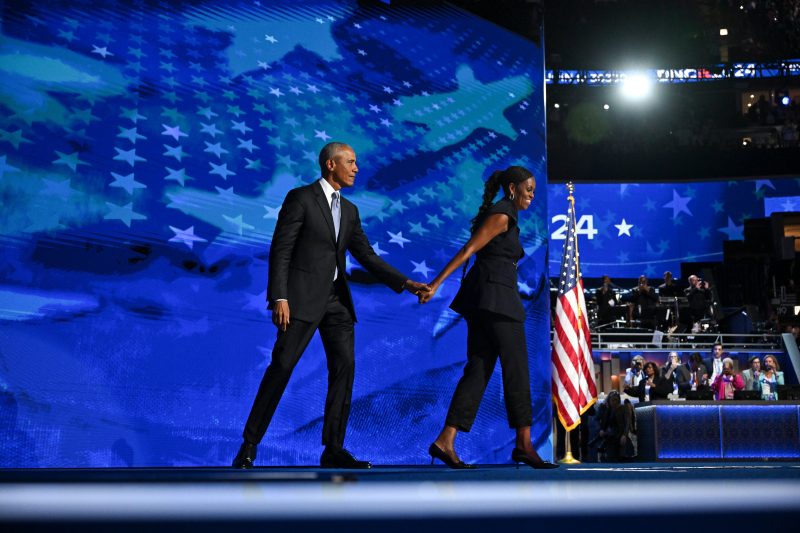  Obama’s Powerful Endorsement: Supporting Harris in the Final Stretch to Election Day