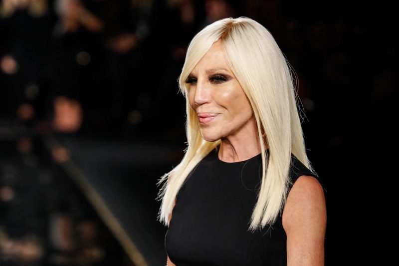  Donatella Versace steps down as head of Italian fashion house