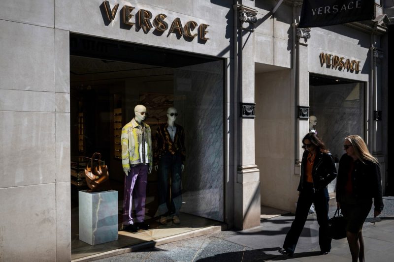  Prada Group says it has purchased fashion rival Versace in a deal worth nearly $1.4 billion