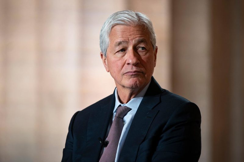  Trump sues JPMorgan Chase and CEO Jamie Dimon for $5B over alleged ‘debanking’